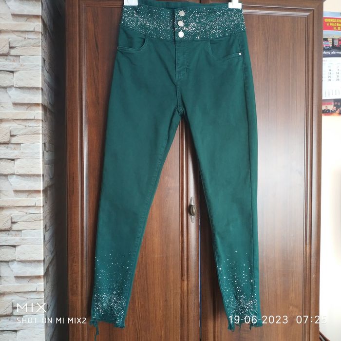 Nowe spodnie jeans, wysoki stan, zielone L z M Sara