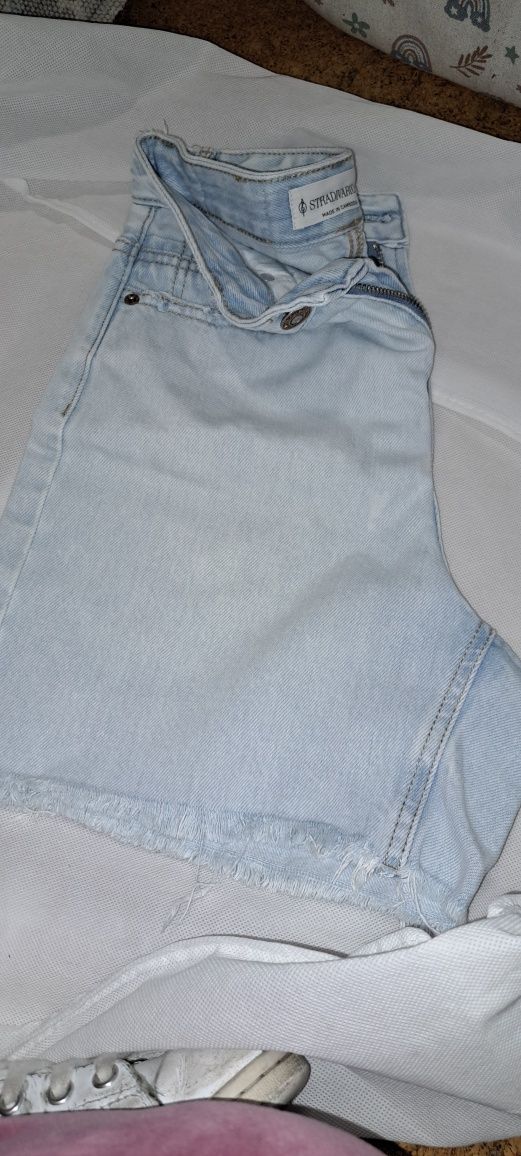 Calções Stradivarius azul claro muito bom Estado