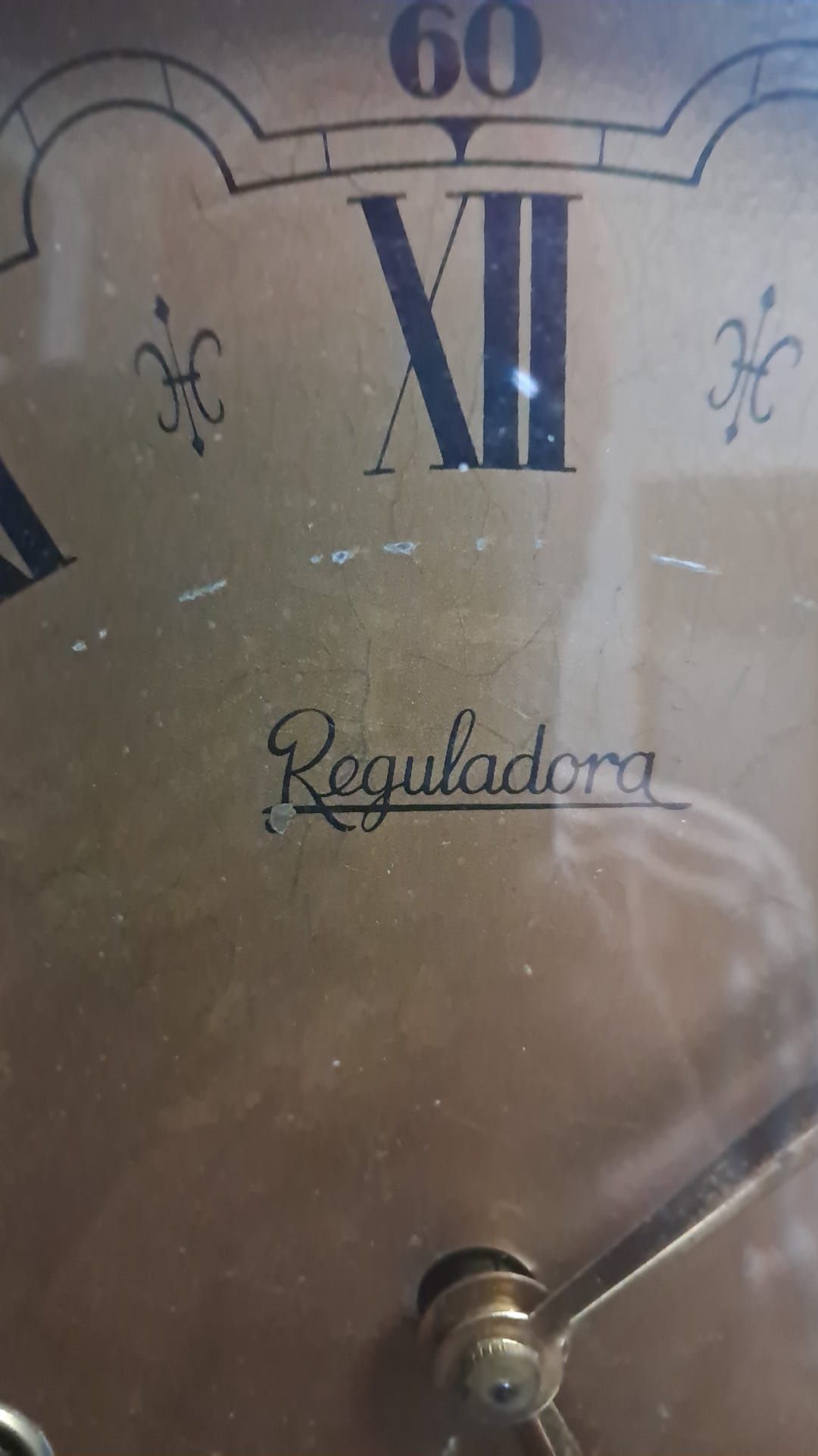 Relógio de parede reguladora