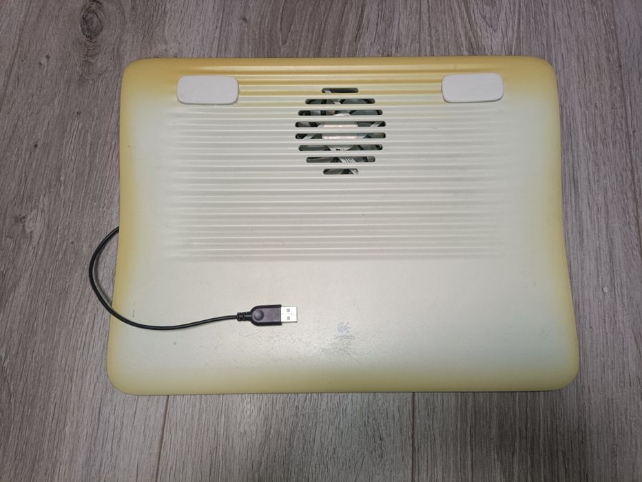 Продам охолоджувальну підставку під ноутбук