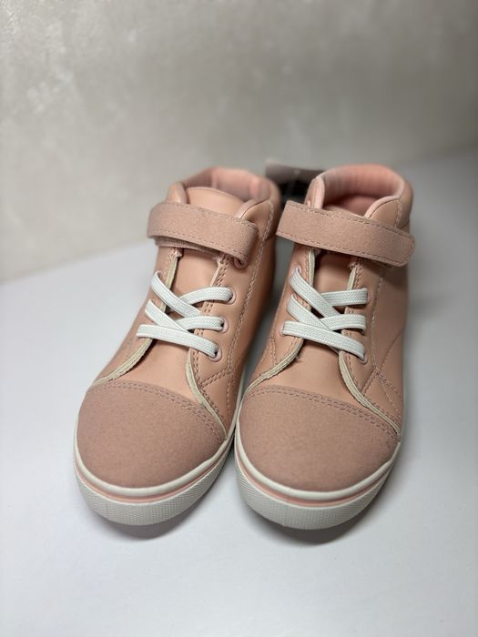 Продам взуття на дівчинку