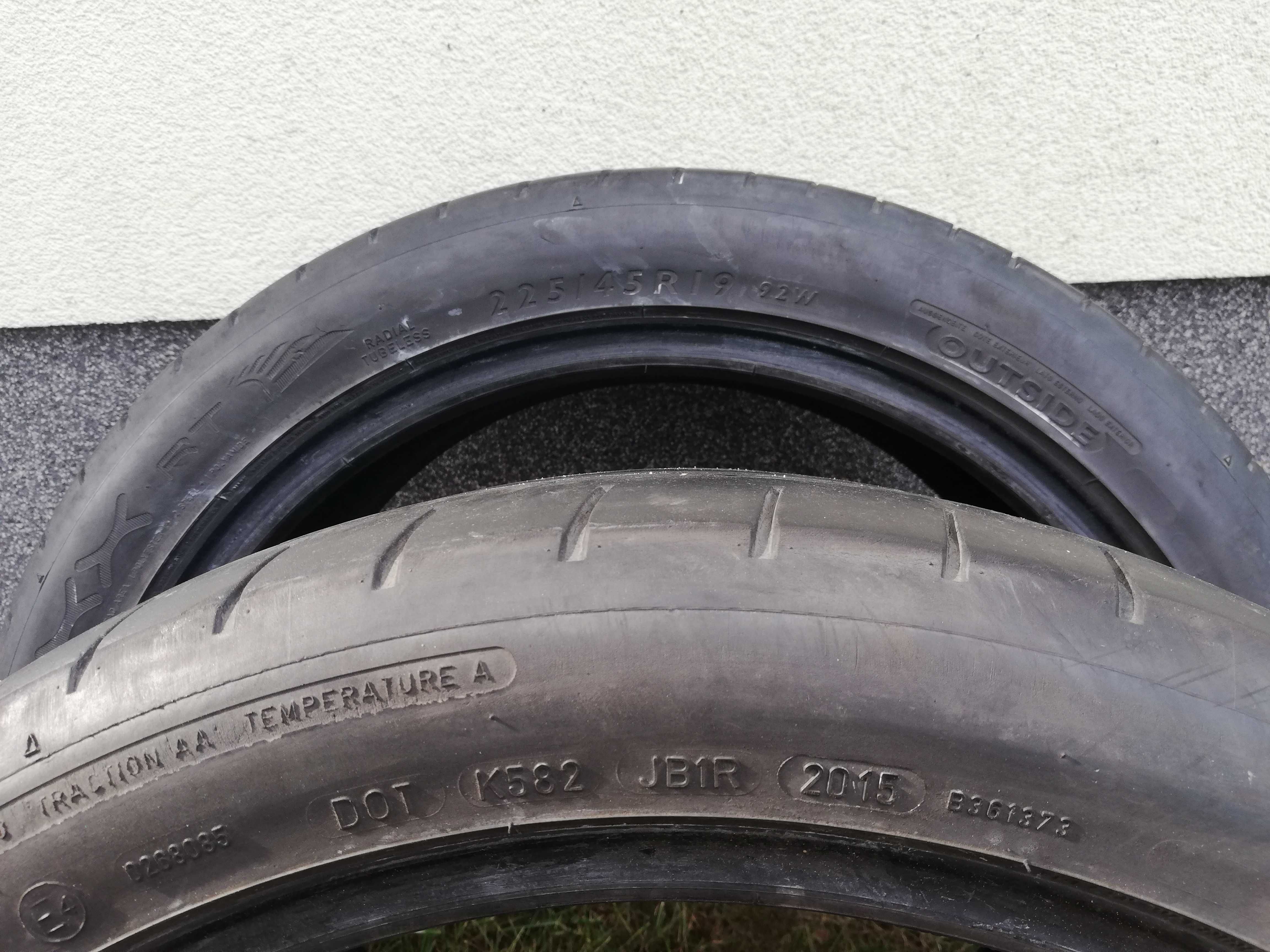 2 opony letnie Dunlop 225/45R19. Bieżnik 5,5mm.