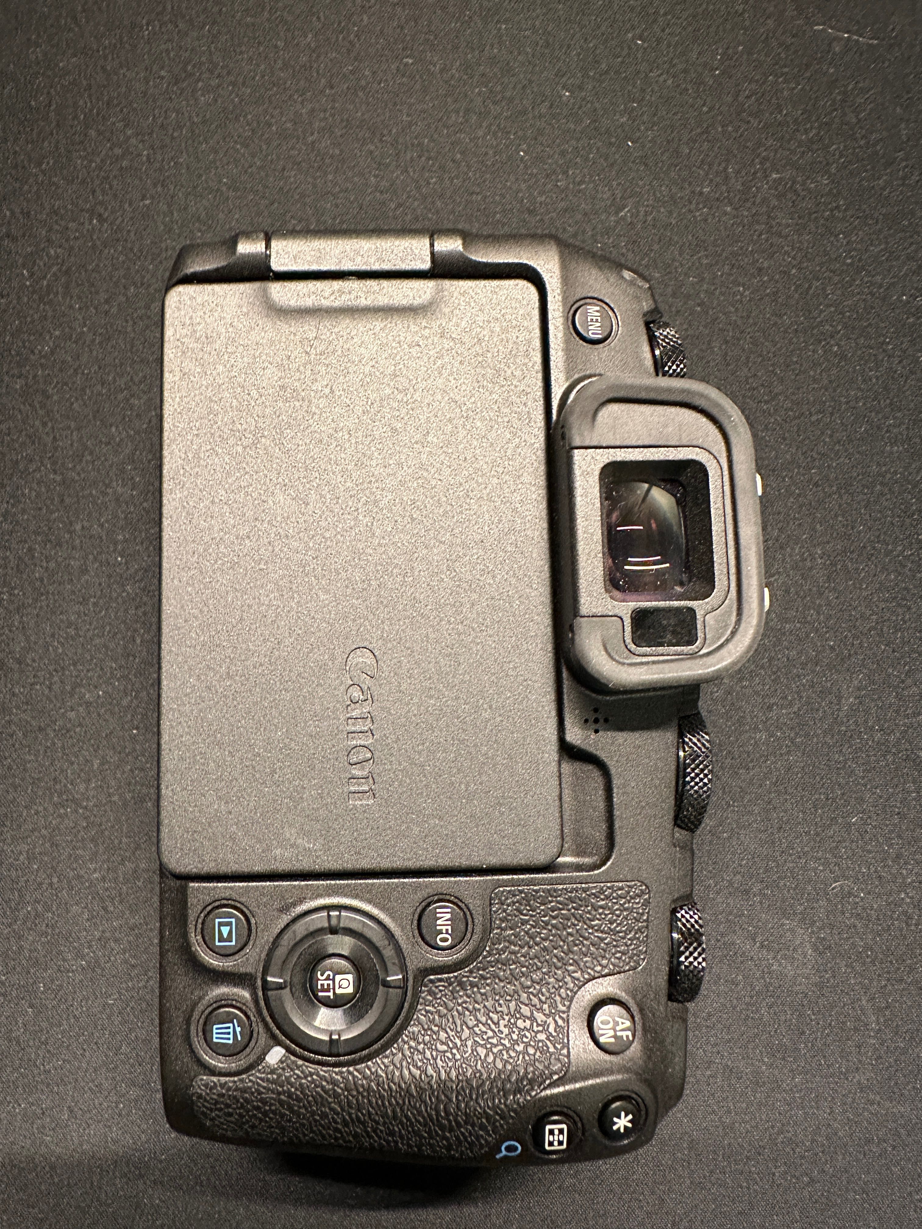 Canon EOS RP (body) – Stan bardzo dobry, bardzo niski przebieg
