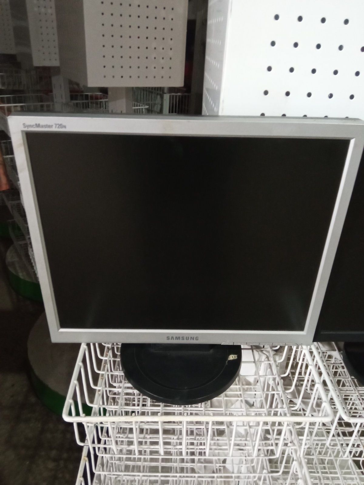 Мониторы 15", 17", 19", 22" и другие комплектующие