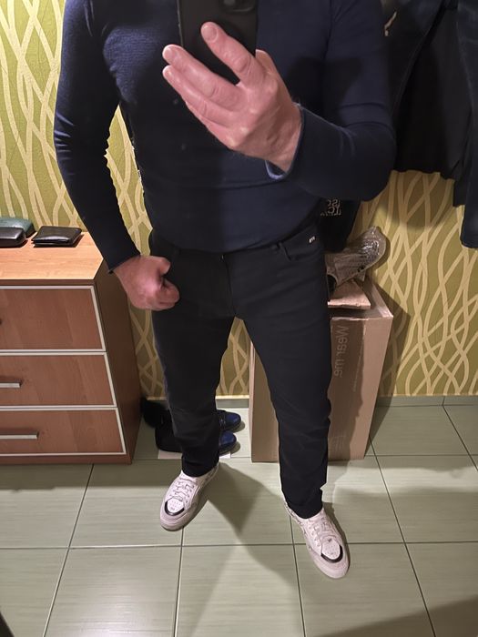 Wyprzedaż spodnie męskie Emporio Armani.