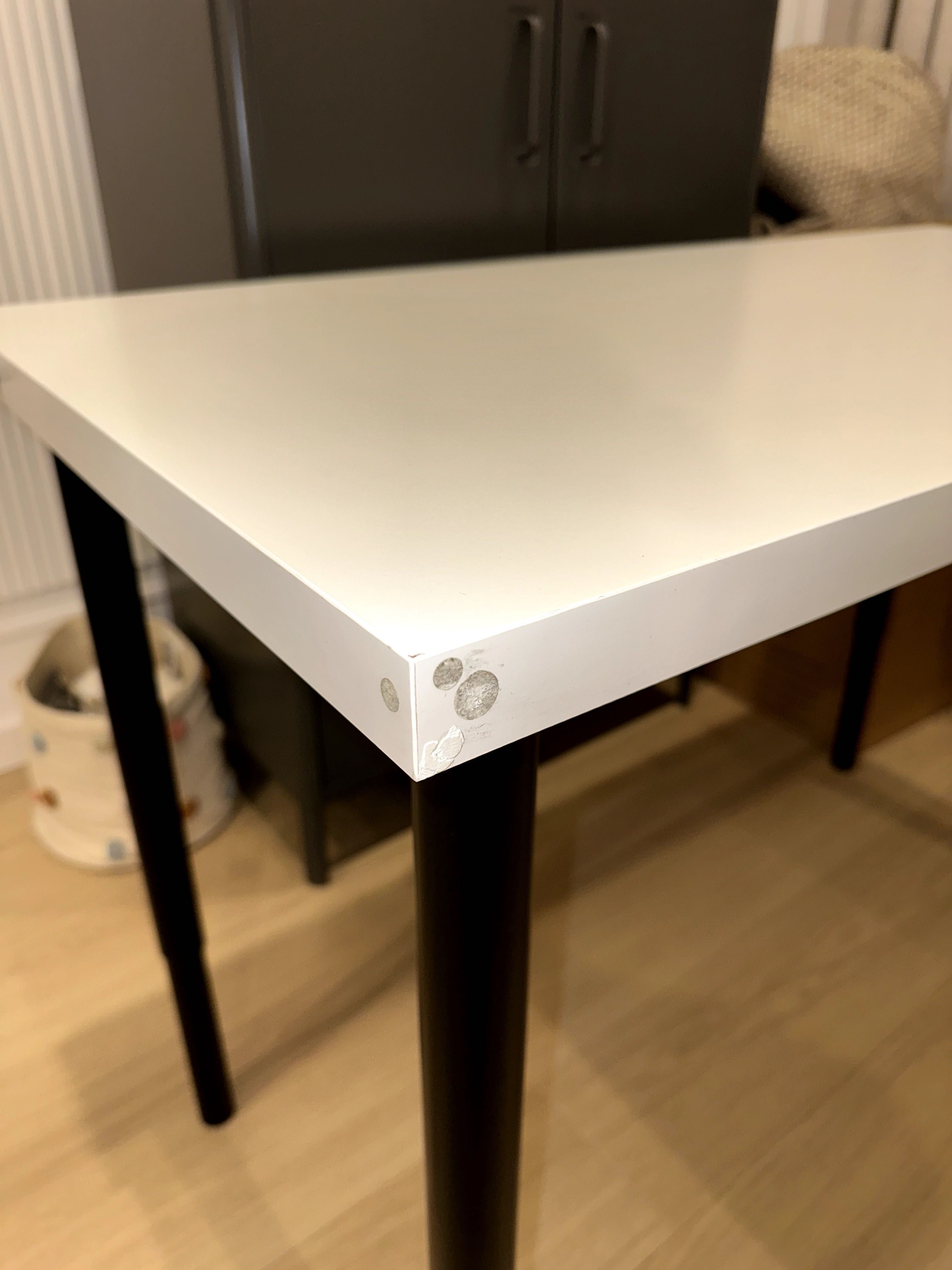 Biurko z regulowanymi nogami (IKEA)