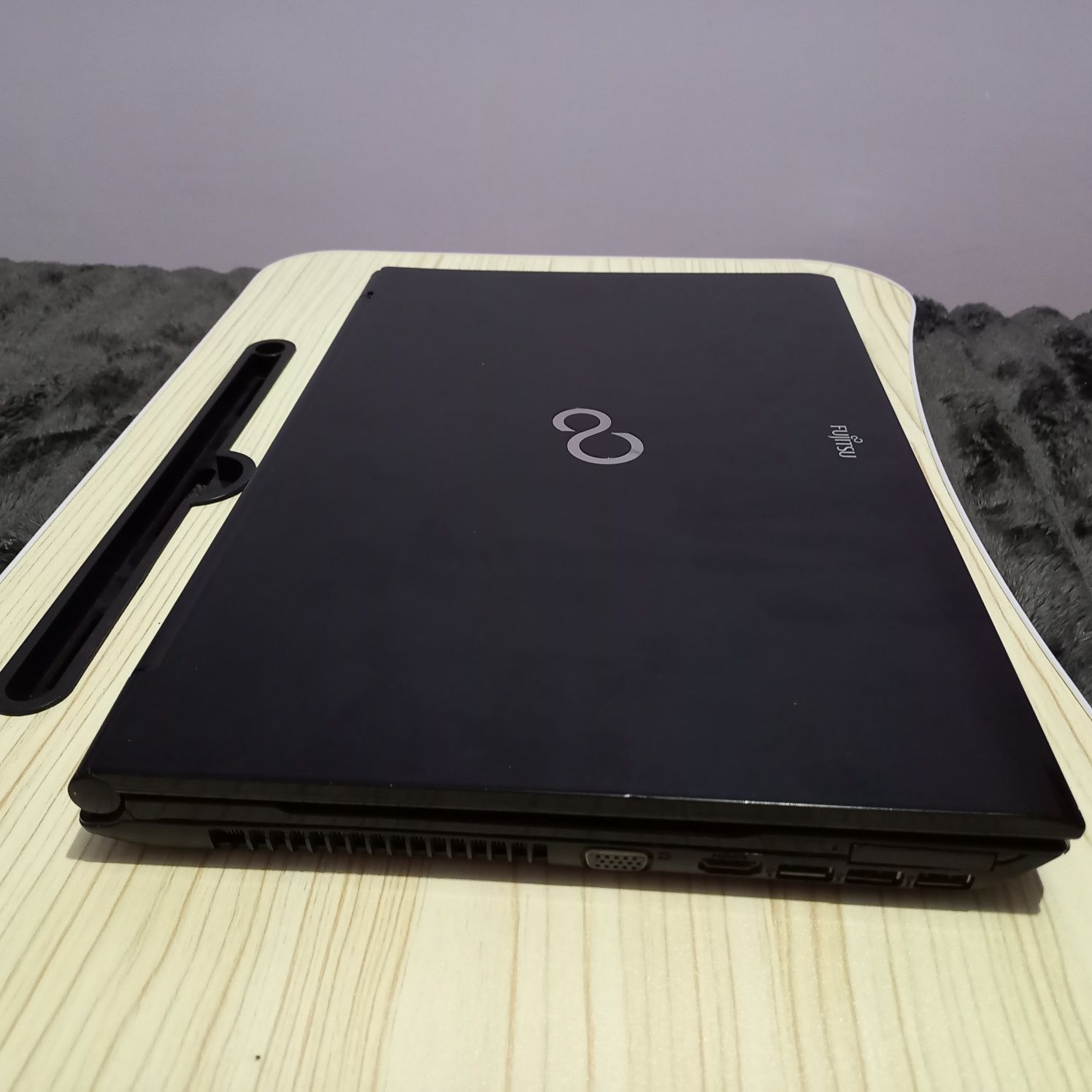 Ноутбук Fujitsu Lifebook AH532