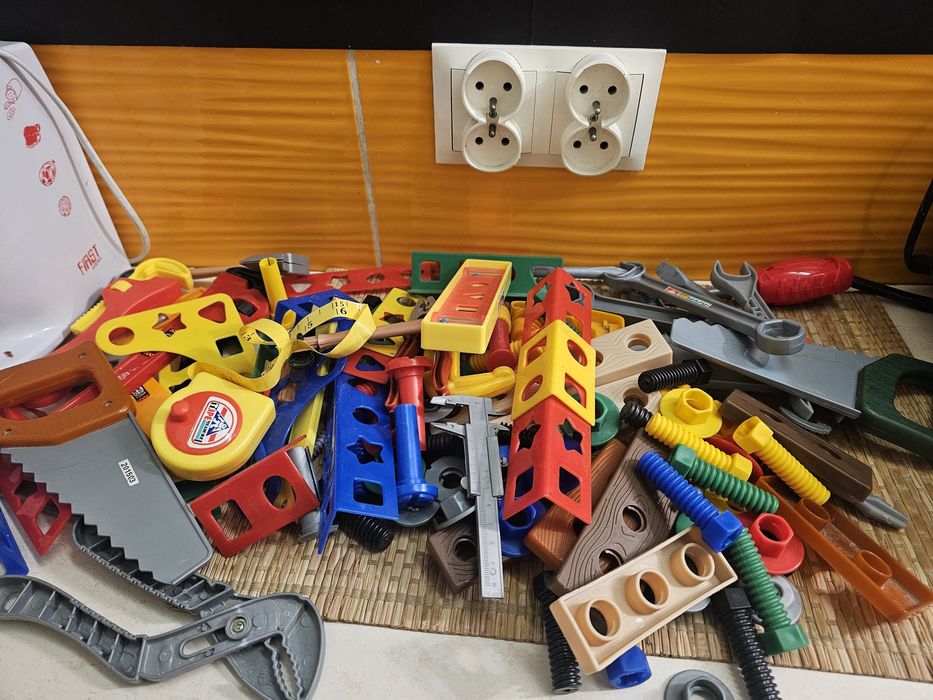 Narzędzia mały majsterkowicz + wiertarka udarowa