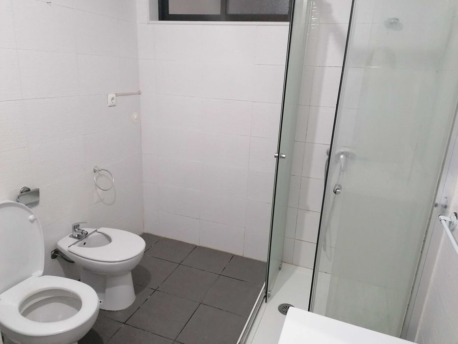 Arrenda-se Casa R/Chão T2