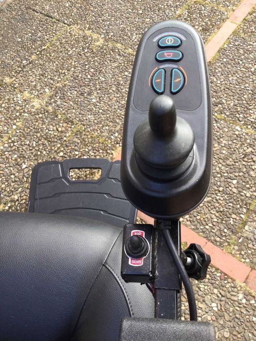 Wózek inwalidzki Elektryczny sterowany joystick TRAVELUX SUPER STAN