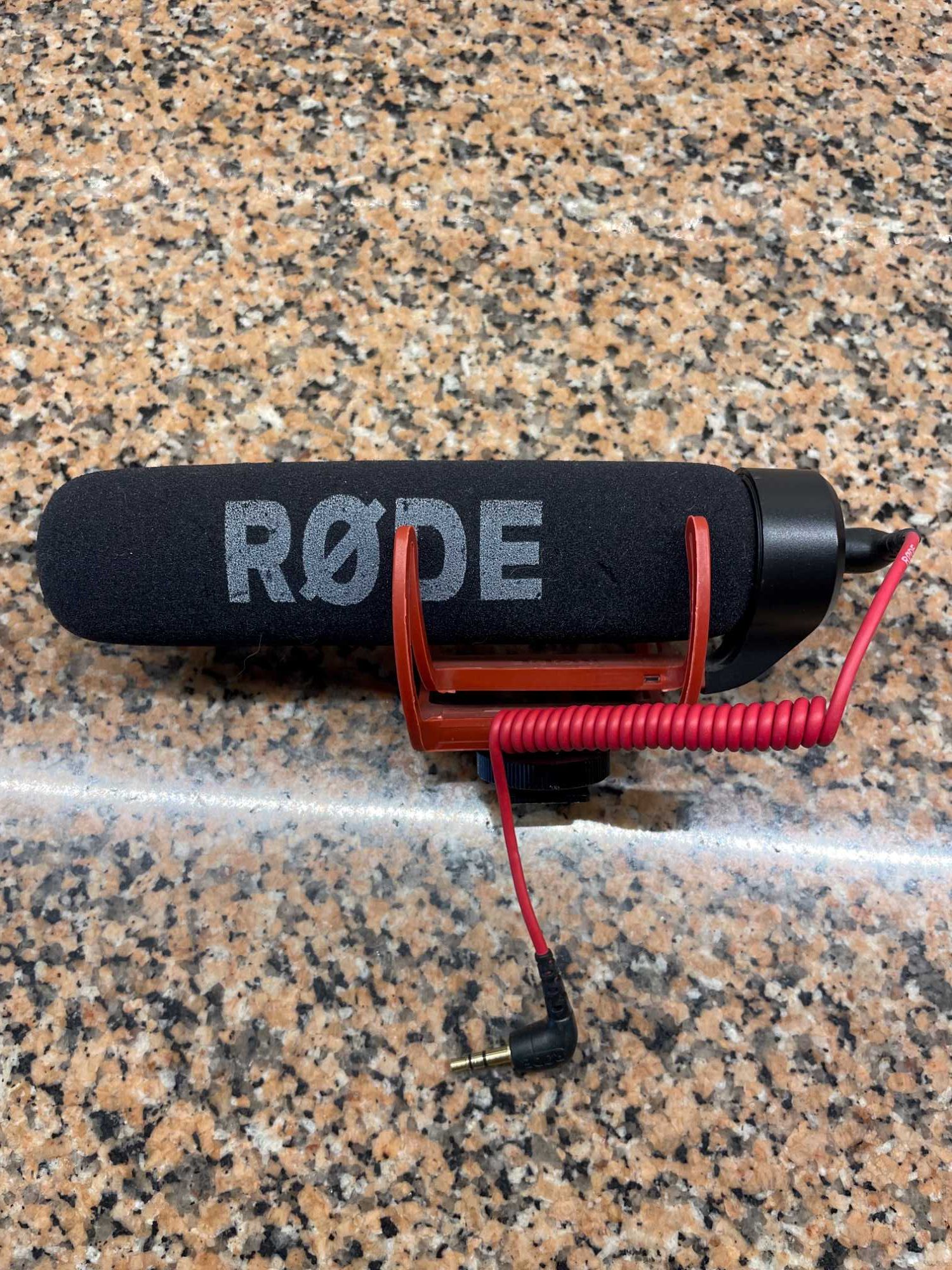 Rode Videomic Go Microfone para Câmara c/ deadcat