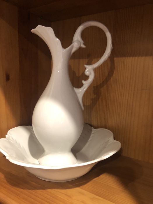 Peça de Loiça da Vista Alegre para decoraçao