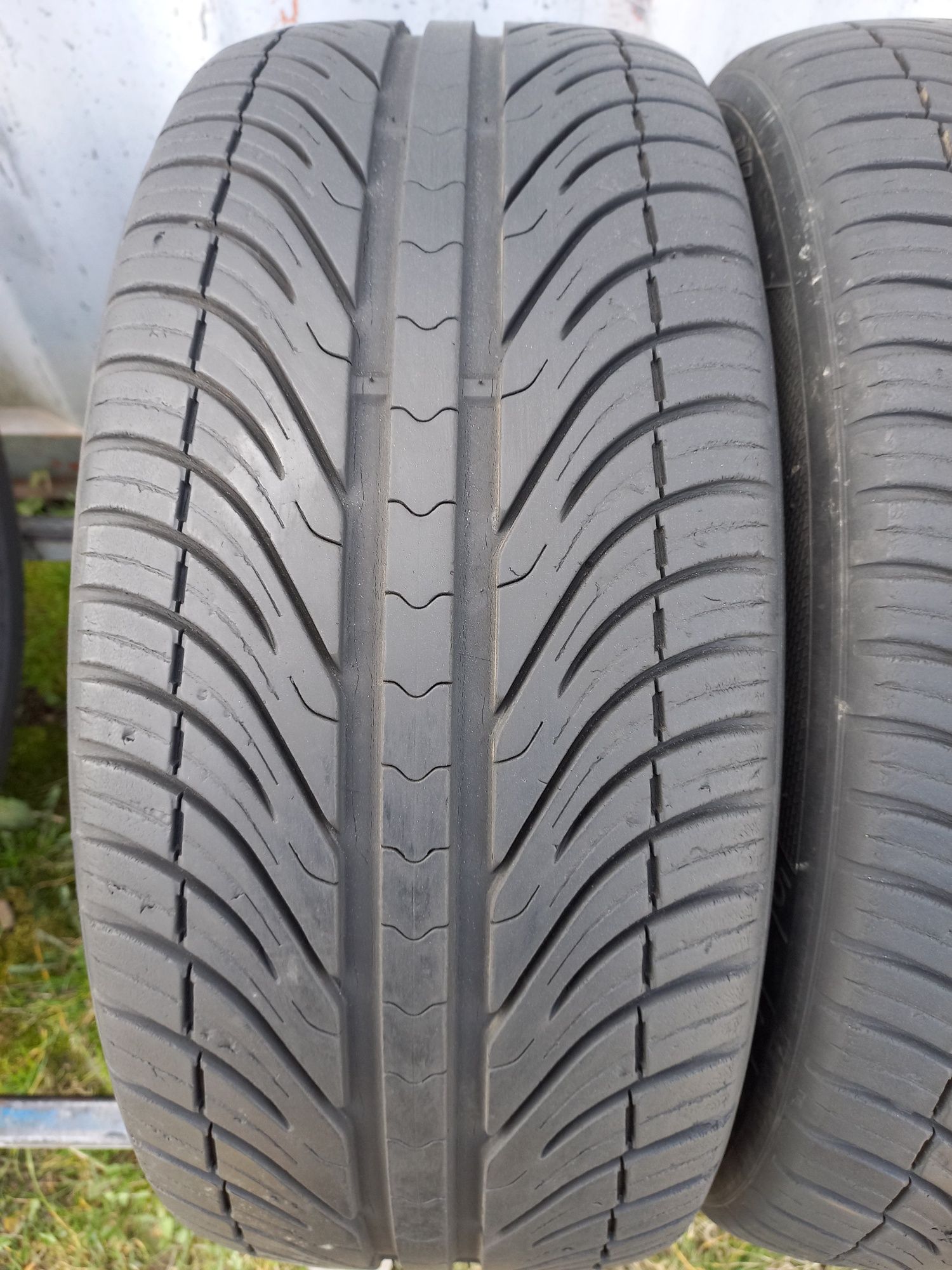 235/45 R17 KLEBER