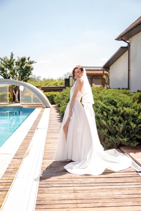 Весільна сукня з фатаб , олягнута 1 раз , після хімчистки