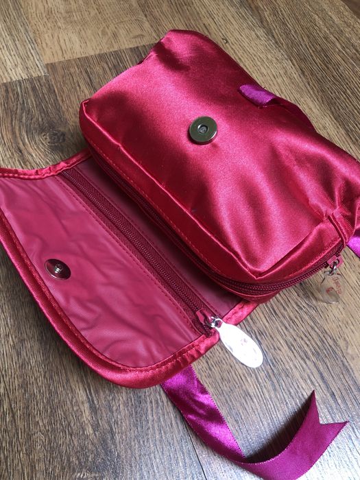 Dr Irena Eris logowana kosmetyczka czerwona amarantowa wstążka