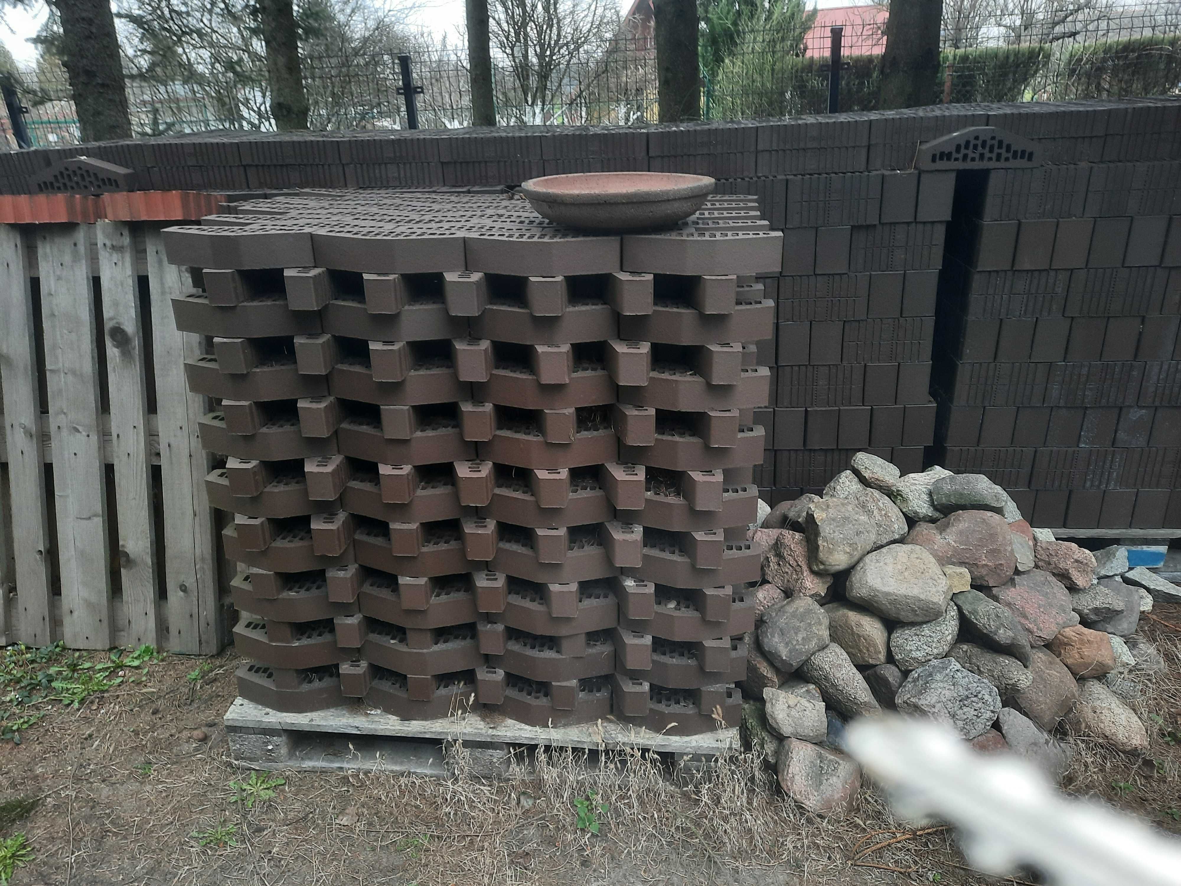 Cegła klinkierowa brązowa architektoniczna h=13 cm, daszki.
