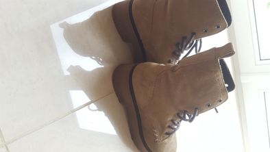 Botas de pele beje