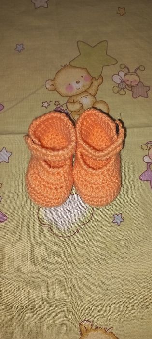 Продам в'язание пинетки