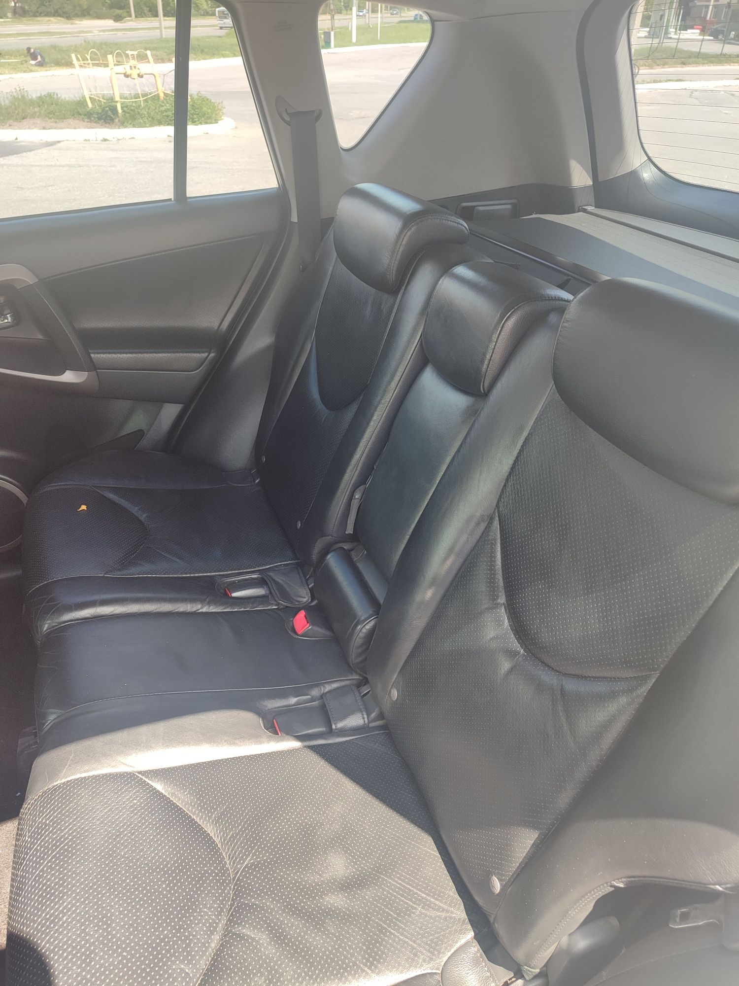 Aвтомобіль Toyota Rav 4 2006