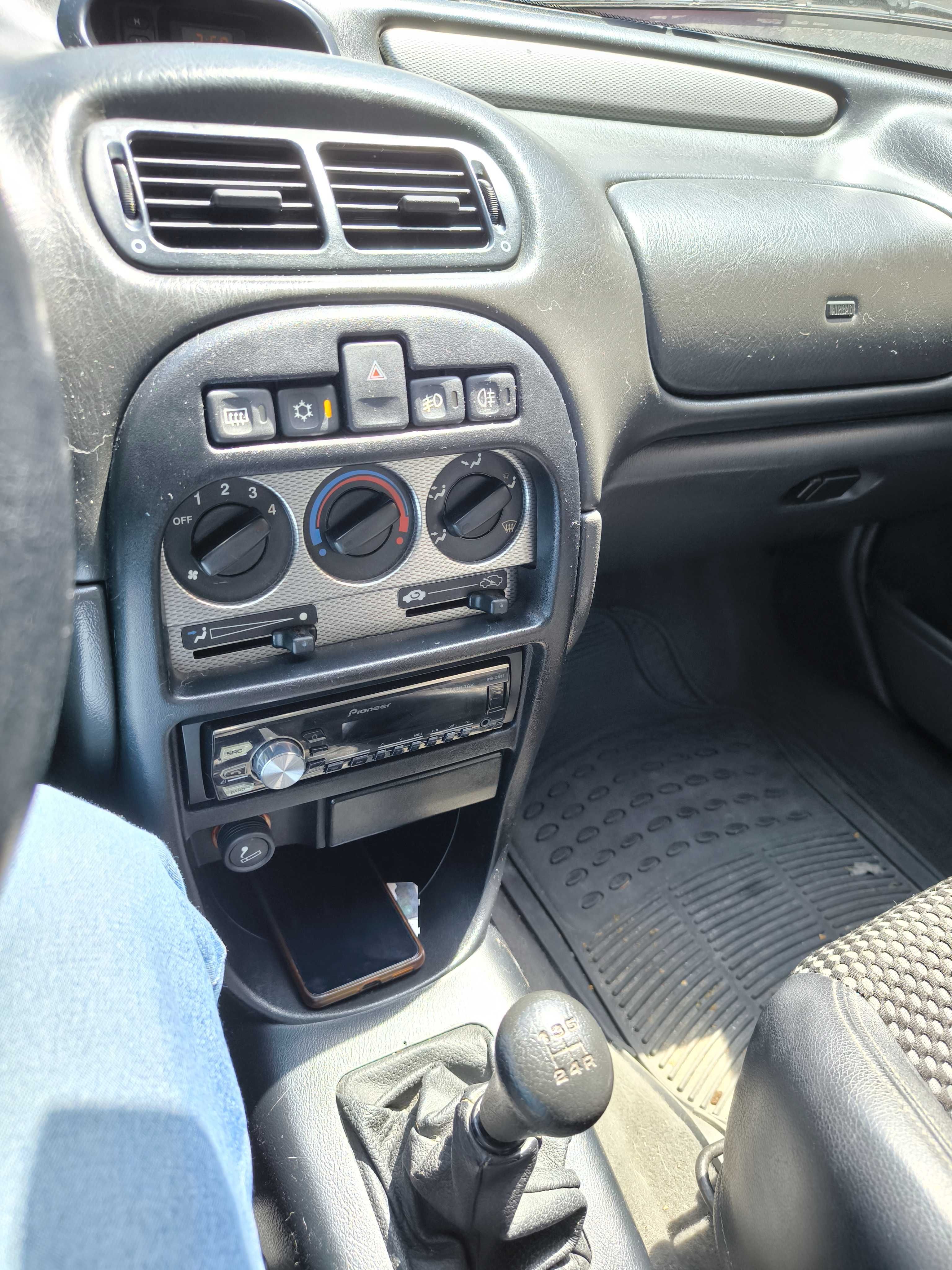 Vendo MG - ZR com pintura nova, estofos novos em couro