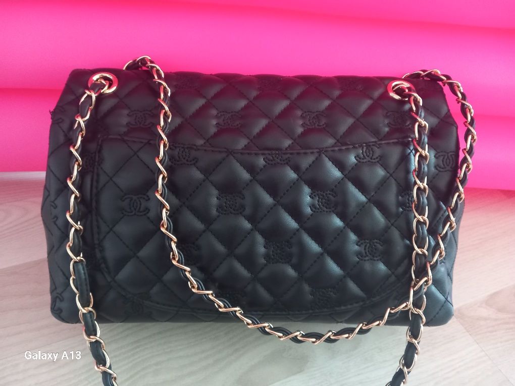 Chanel vintage torebka wytlaczana