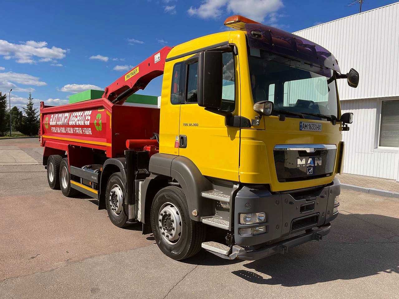 Самоскид MAN TGS 32.360 2010 року з краном маніпулятором