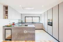 Moradia T2+1 exclusiva e nova, com vista Rio, no Bairro Madre de Deus