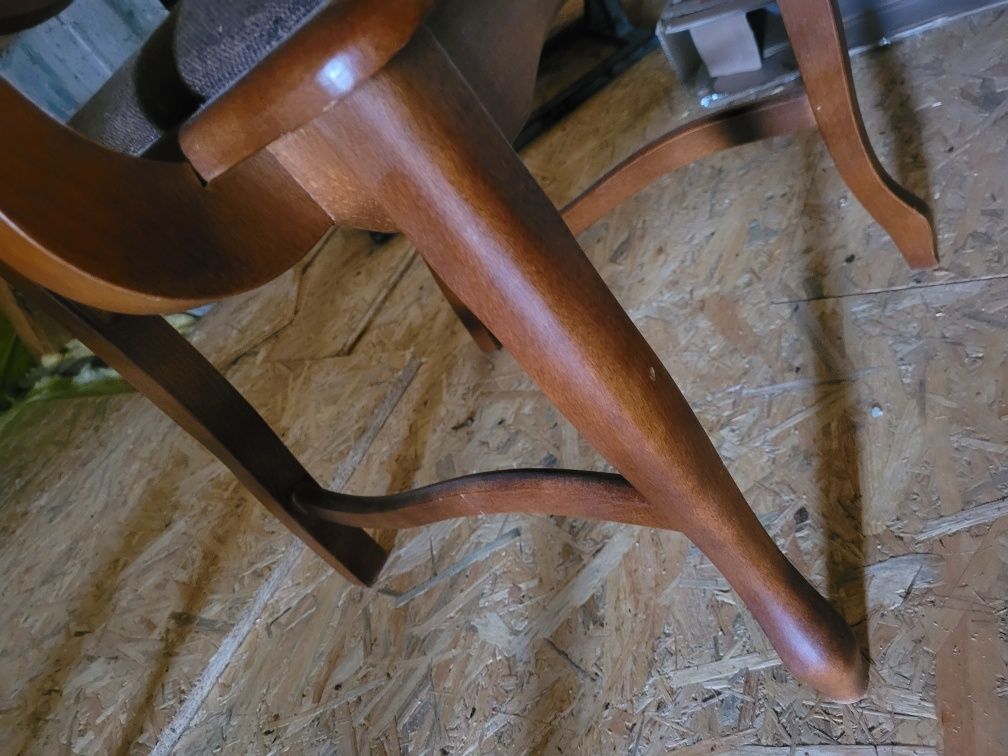 Drewniane krzesło ludwikowskie