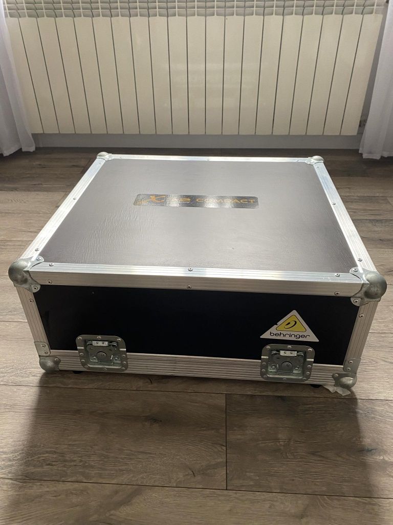 Beringer x 32 Compact mikser cyfrowy + case
