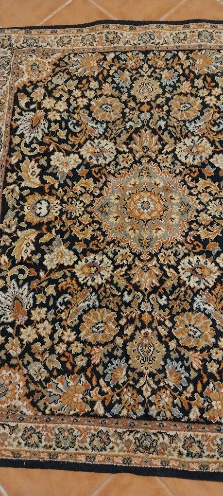 Carpetes tipo arraiolos