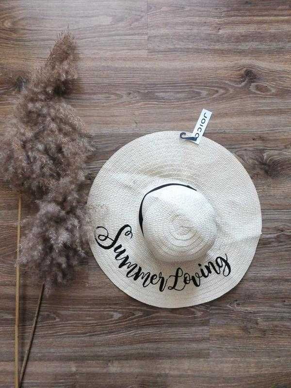 Солом'яний капелюх з широкими полями і написом summer loving від joico