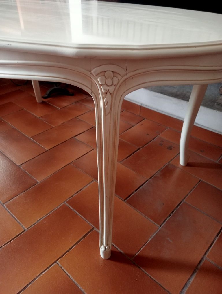 Stół drewniany owalny w stylu ludwikowskim