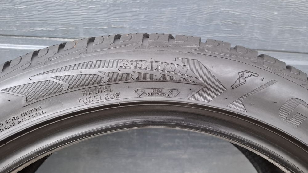 Goodyear 225/45 R18 UltraGrip 2022