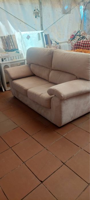 Sofa creme de 2 lugares
