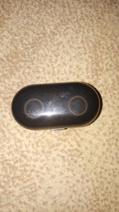 Нові безпровідні навушники Y50. З кейсом.