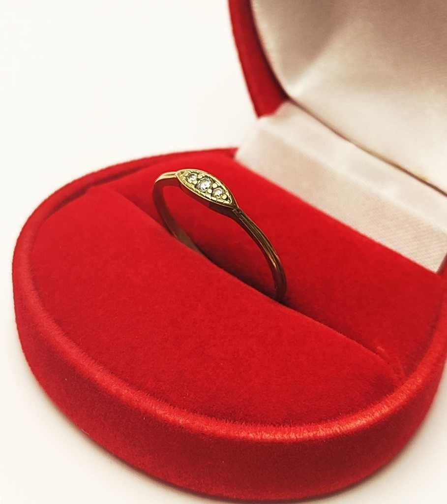 Klasyczny pierścionek 333 1.06g