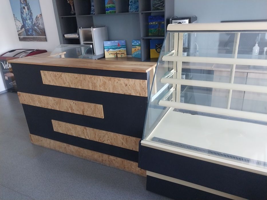 Барна стійка в хорошому стані.