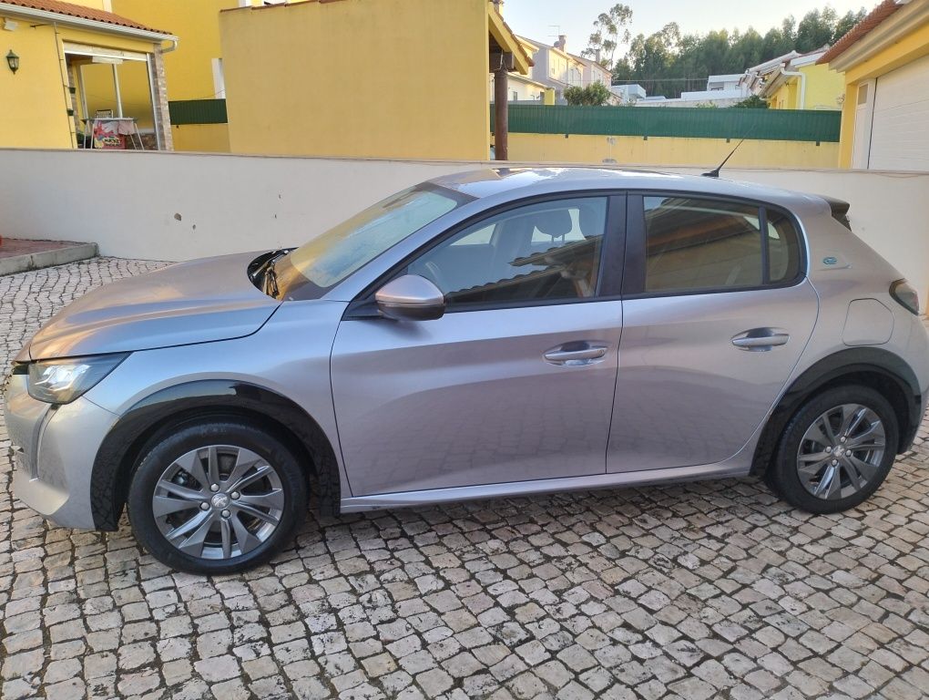 Peugeot e208 active