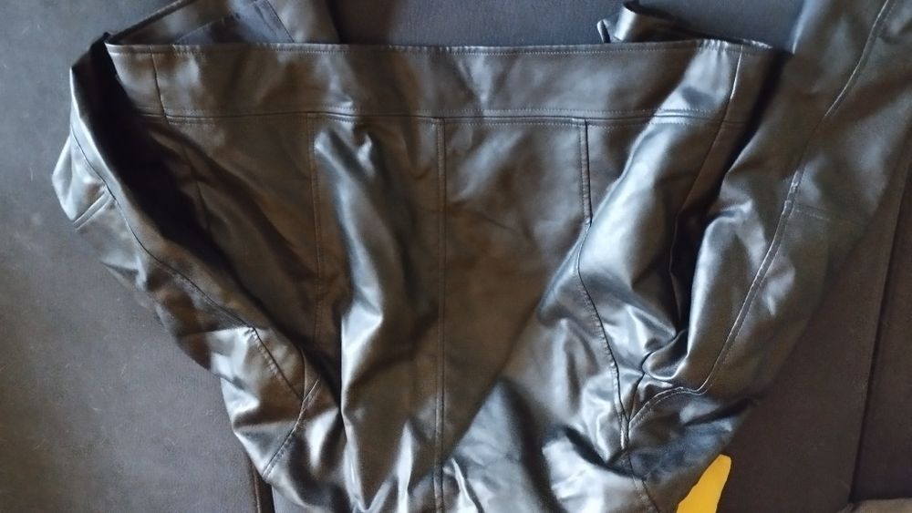 Blusão preto couro Zara