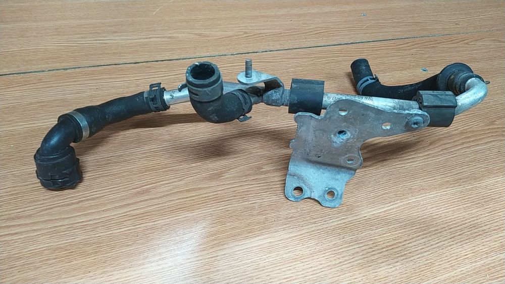 Porsche cayenne 9y0 патрубок охолодження 4m0819927g