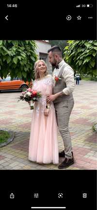 Рожева весільна сукня