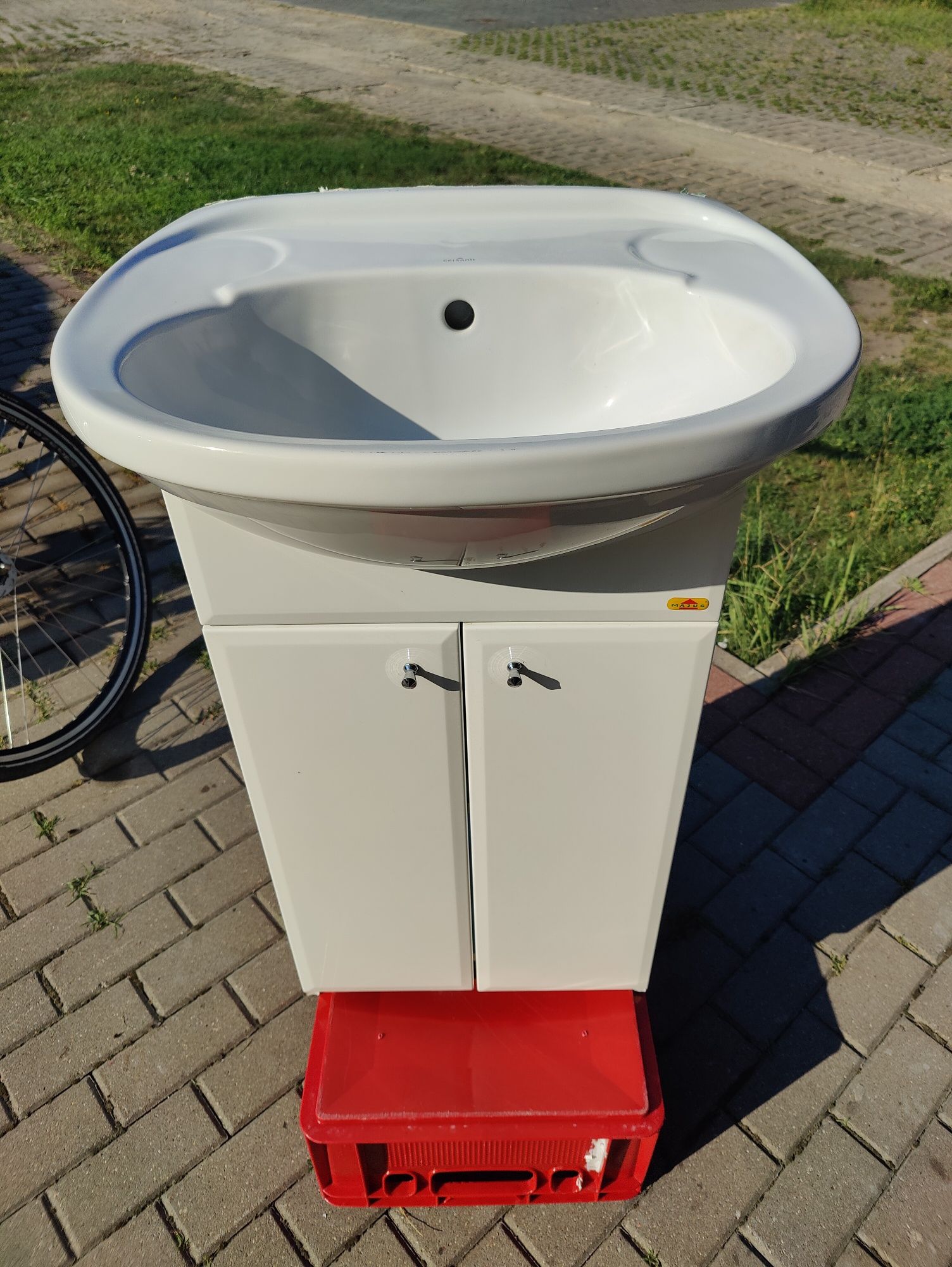 Szafka łazienkowa z umywalką Cersanit