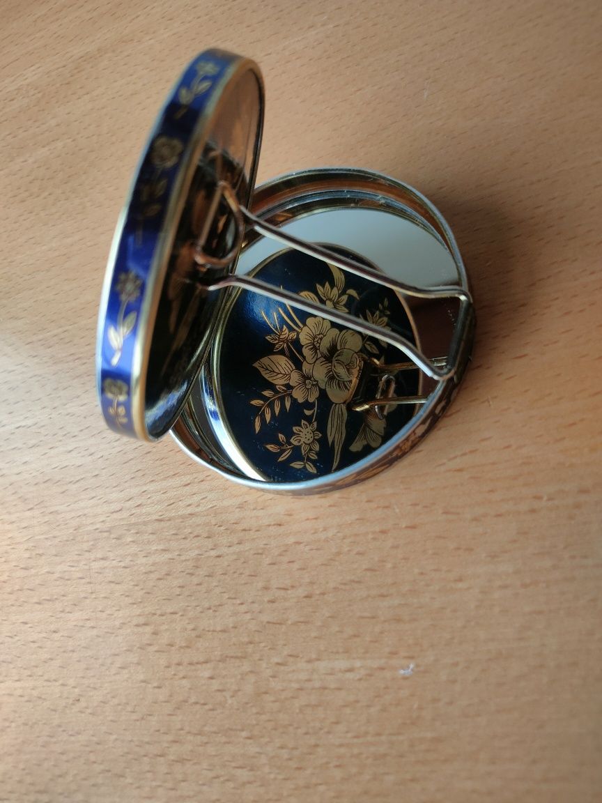 Conjunto de espelhos de bolso.