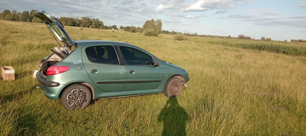 Продам або обміняю Пежо 206 1.4 бензин