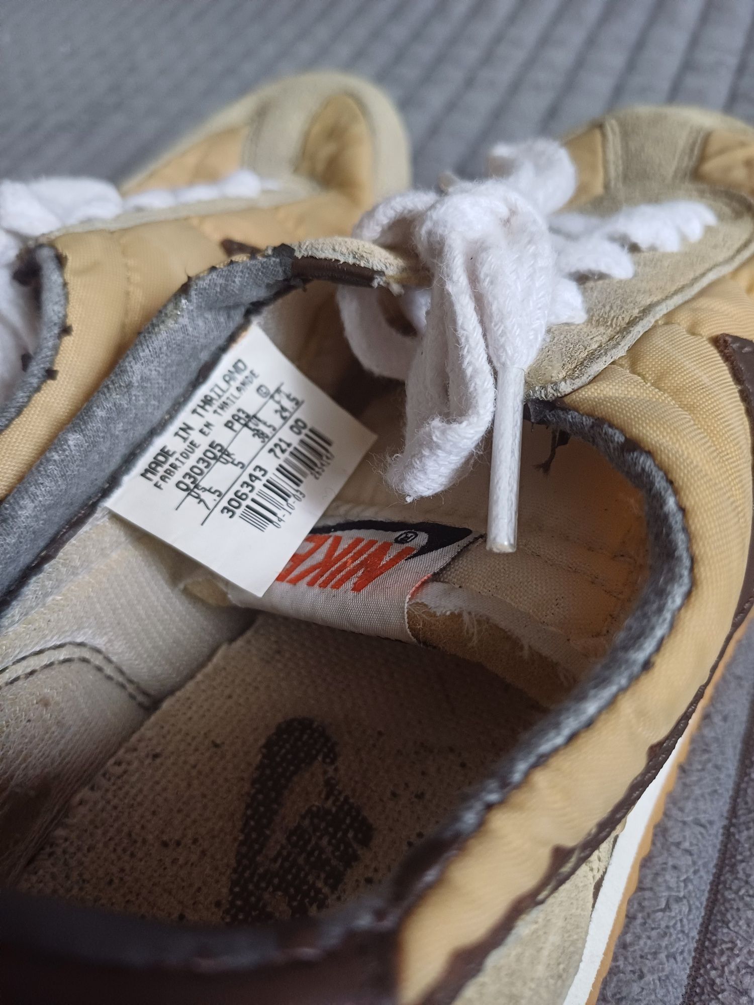 Buty Nike beżowe