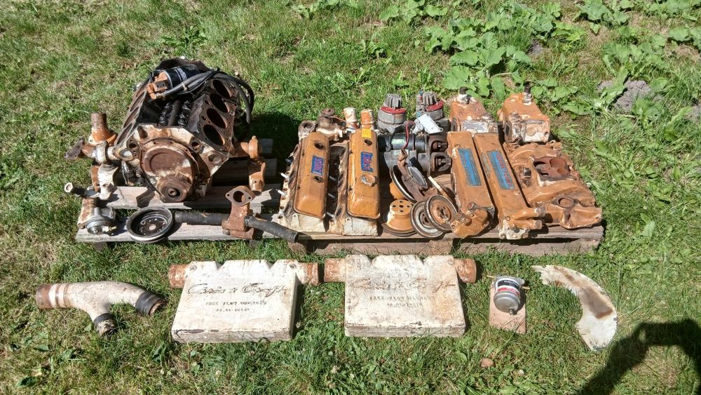 Silnik do łodzi V8 Marine Power Model 305K po rozmrożeniu