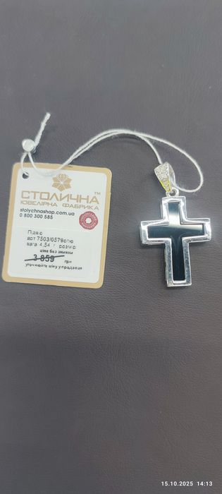 Срібний хрестик з оніксом