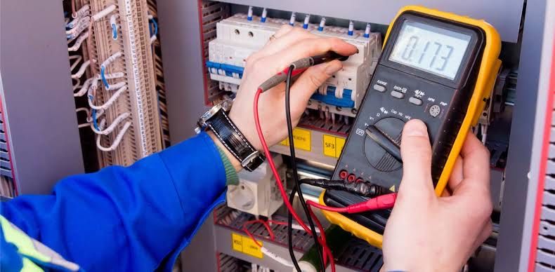 Eletricista proficional, reparacao e manutecao