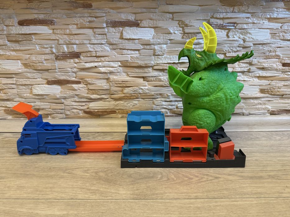 Трек Hot Wheels City Небезпечний трицератопс