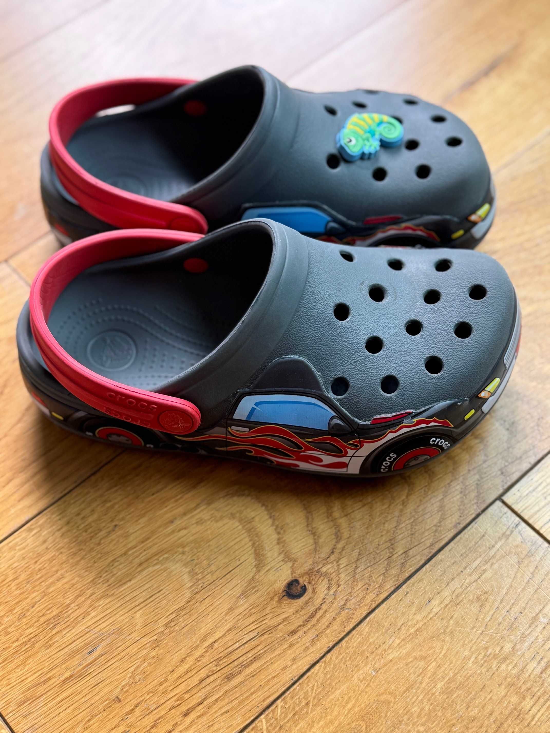 Crocsy szare J2 wóz strażacki